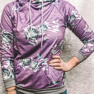 ☀️3/$15 Long sleeve Rose Sweatshirt--size small